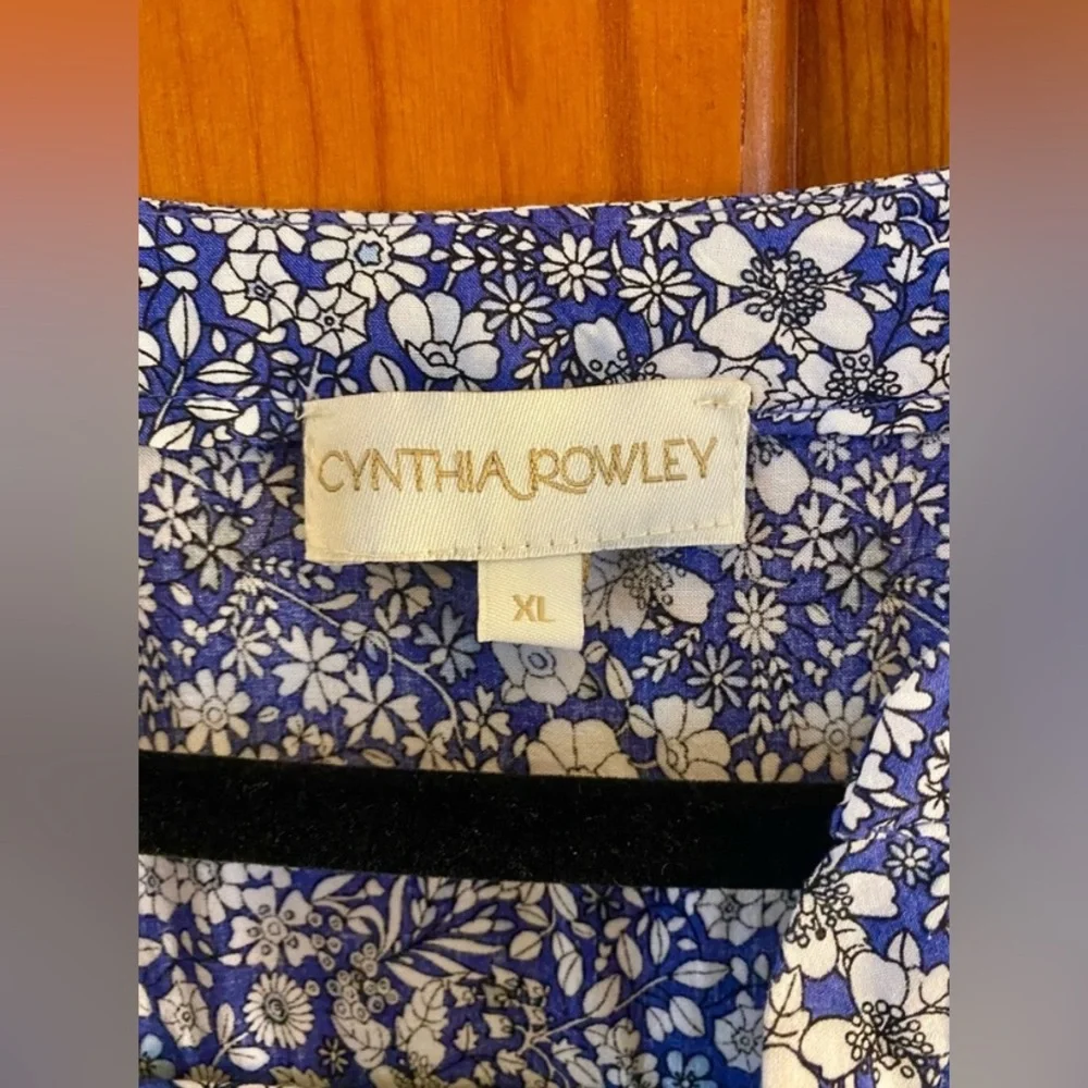Cynthia Rowley Blue & White Floral Blouse – Size XL 🐝 - Picture 3 of 6
